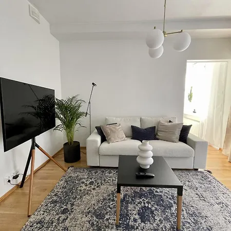 Apartment Beautiful & Peaceful In The Heart Of *